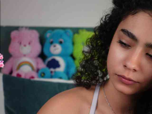 Victoria_Curly webcam