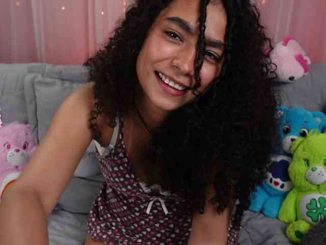 Victoria_Curly webcam