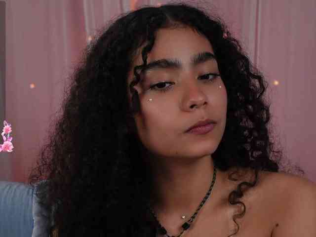 Victoria_Curly webcam