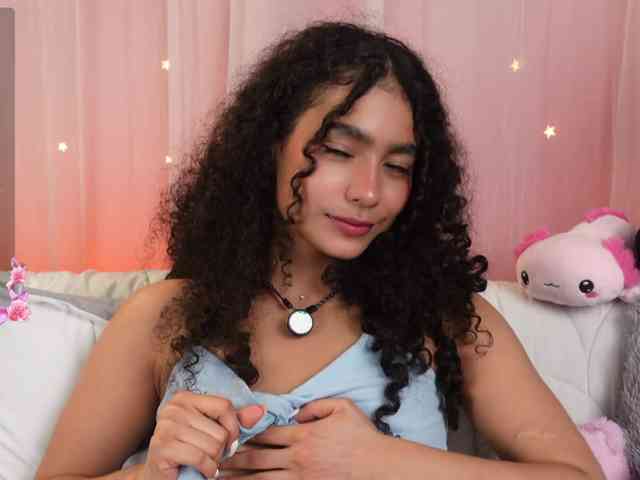 Victoria_Curly webcam