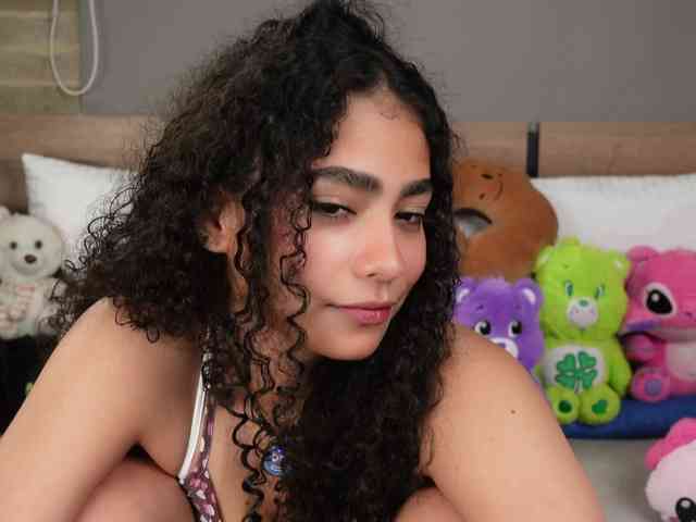 Victoria_Curly webcam