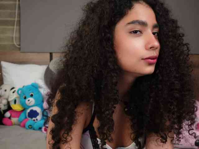 Victoria_Curly webcam