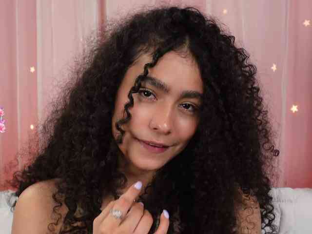 Victoria_Curly webcam