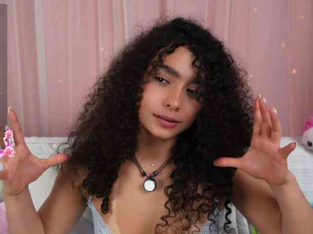 Victoria_Curly webcam