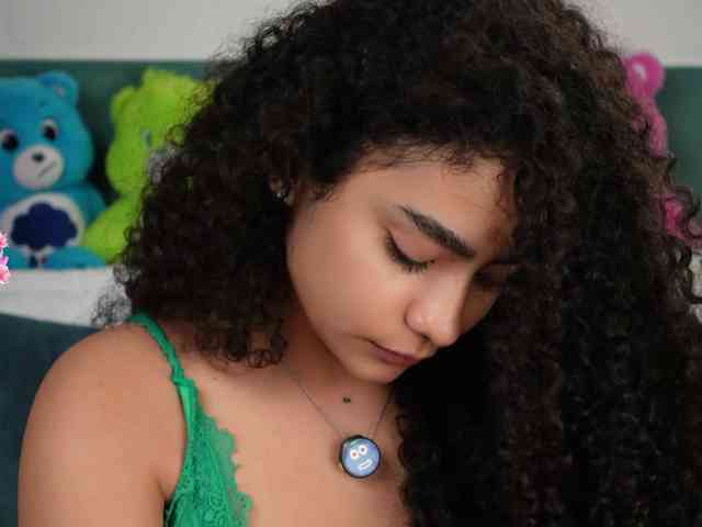 Victoria_Curly webcam