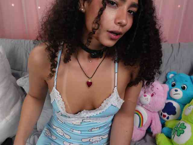 Victoria_Curly webcam