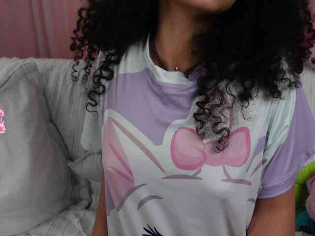 Victoria_Curly webcam