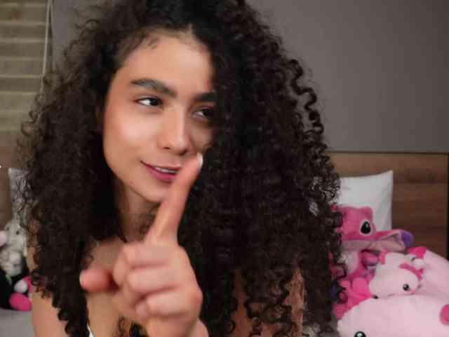 Victoria_Curly webcam