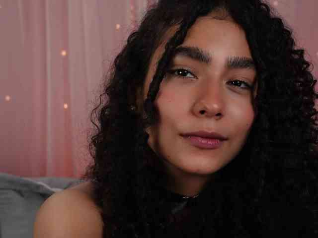 Victoria_Curly webcam