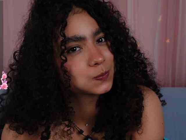 Victoria_Curly webcam