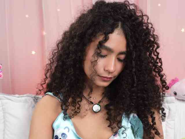 Victoria_Curly webcam