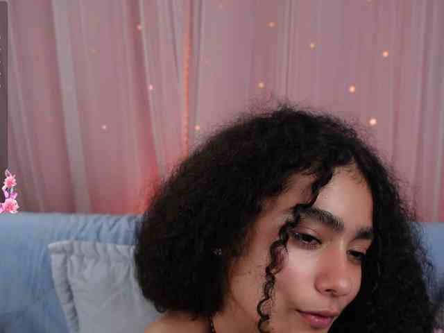 Victoria_Curly webcam