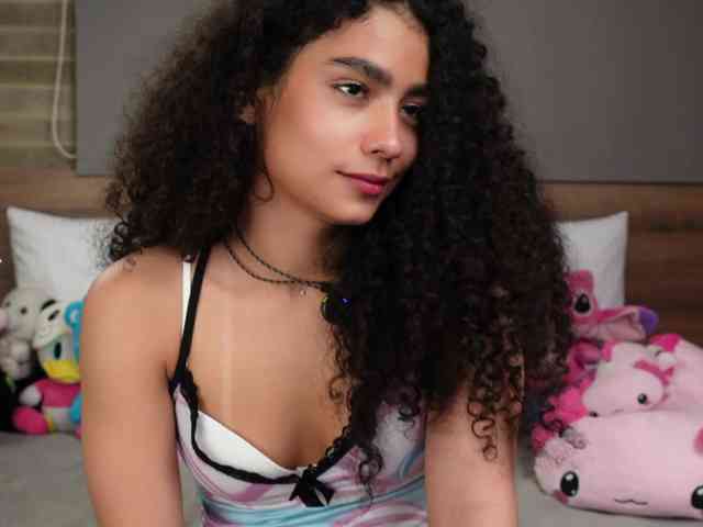 Victoria_Curly webcam