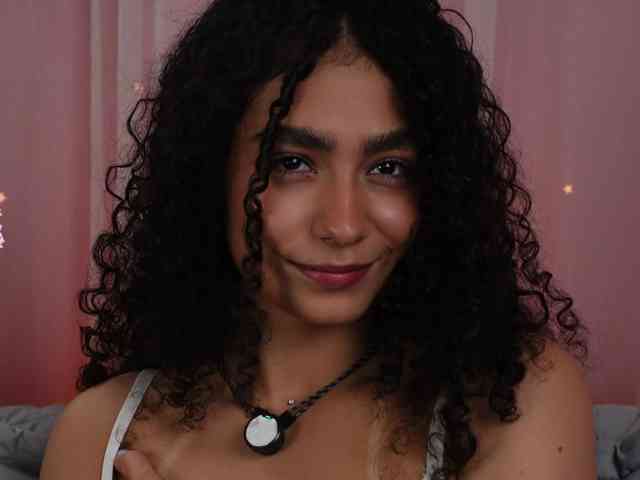 Victoria_Curly webcam