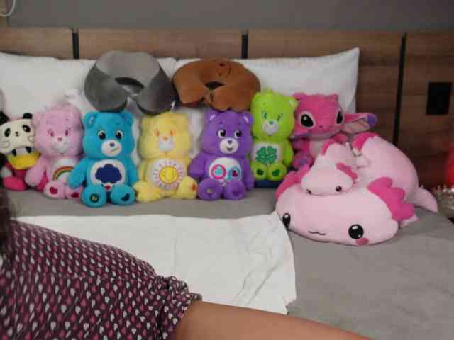 Victoria_Curly webcam