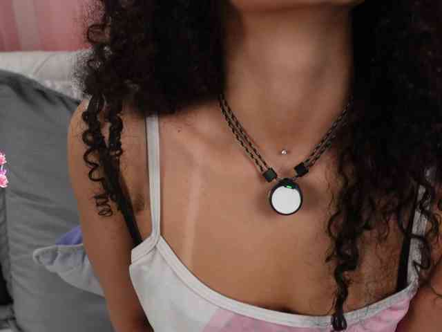 Victoria_Curly webcam