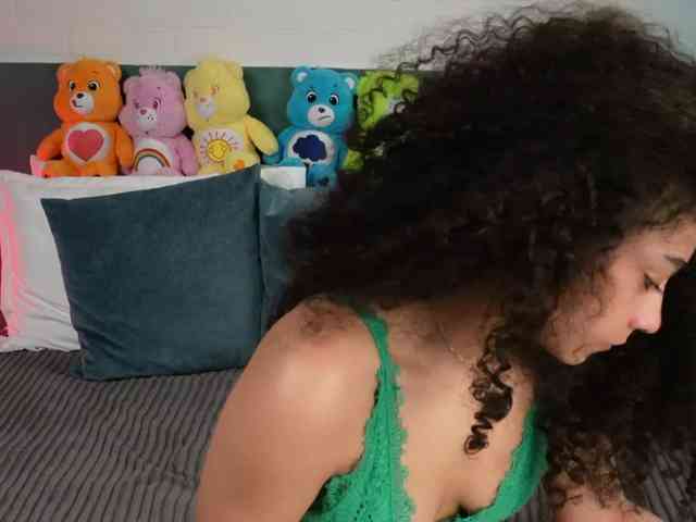 Victoria_Curly webcam