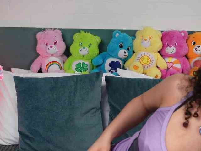 Victoria_Curly webcam