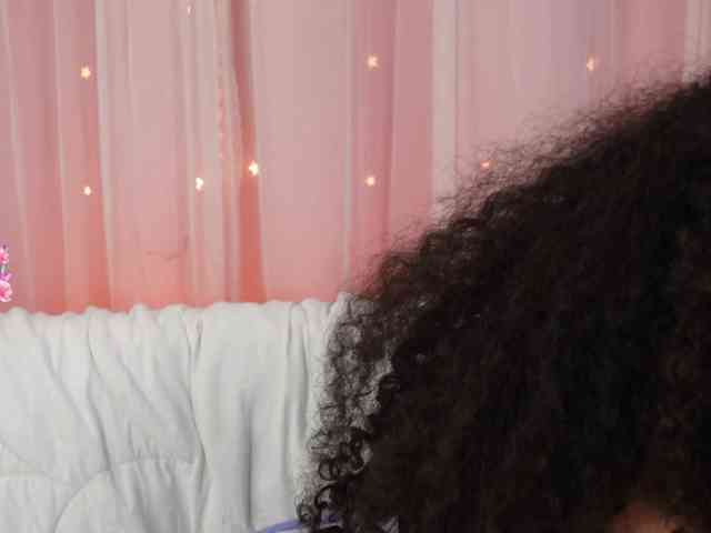 Victoria_Curly webcam