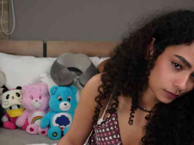 Victoria_Curly webcam