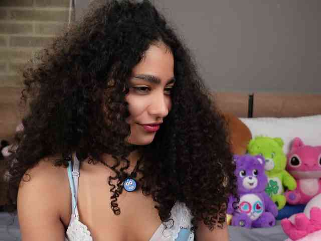 Victoria_Curly webcam