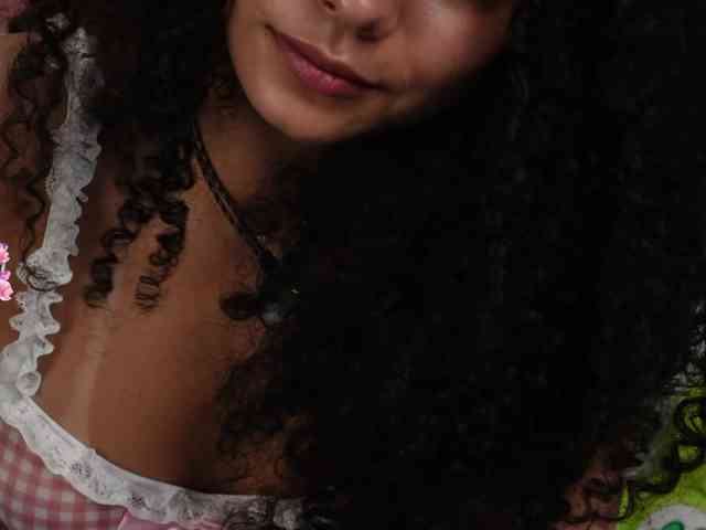 Victoria_Curly webcam