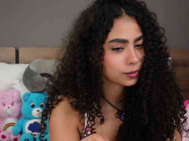 Victoria_Curly webcam