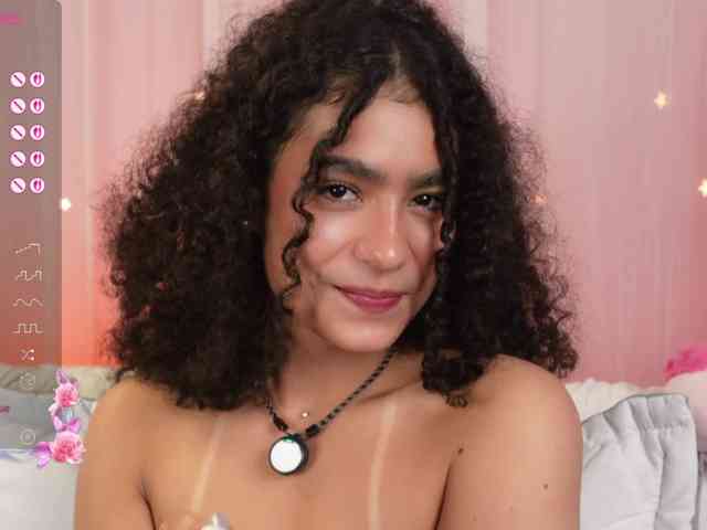 Victoria_Curly webcam