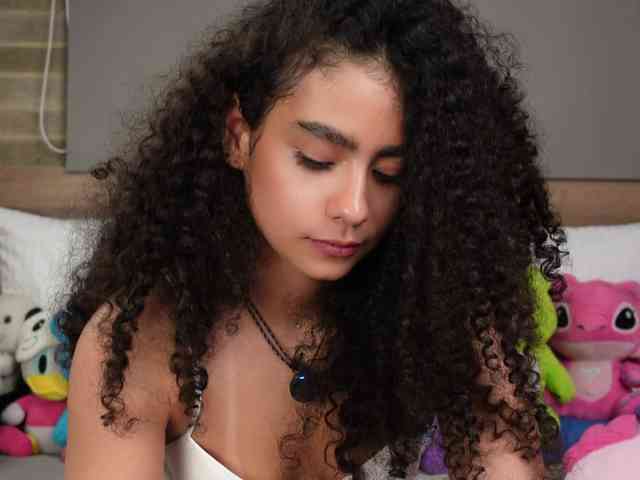 Victoria_Curly webcam