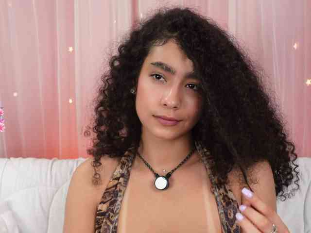 Victoria_Curly webcam