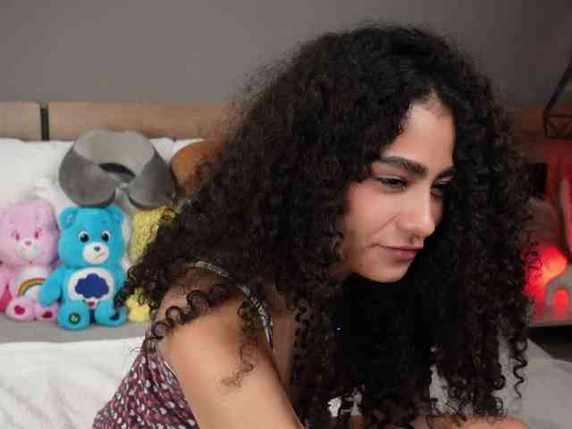 Victoria_Curly webcam