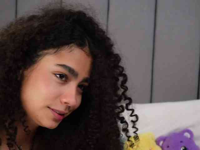 Victoria_Curly webcam