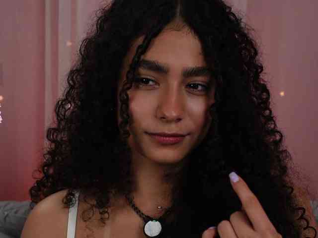 Victoria_Curly webcam