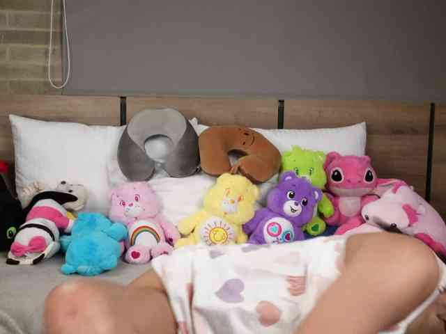 Victoria_Curly webcam