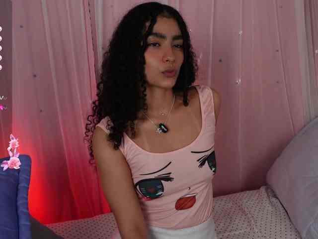 Victoria_Curly webcam