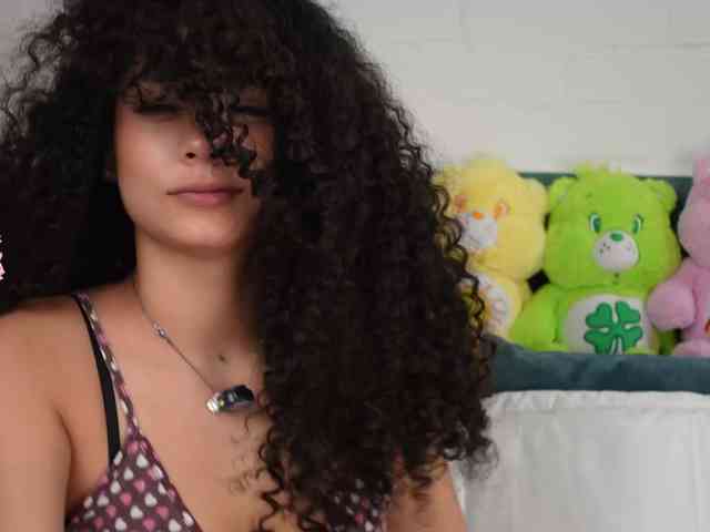 Victoria_Curly webcam