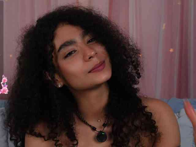 Victoria_Curly webcam