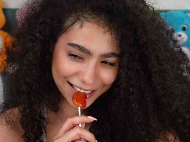 Victoria_Curly webcam