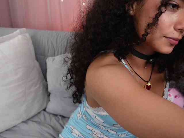 Victoria_Curly webcam