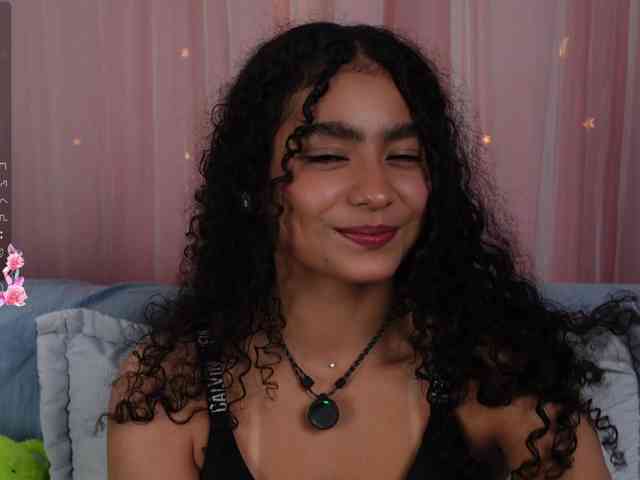 Victoria_Curly webcam