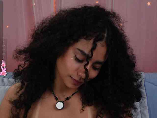 Victoria_Curly webcam