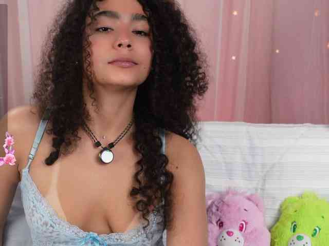 Victoria_Curly webcam