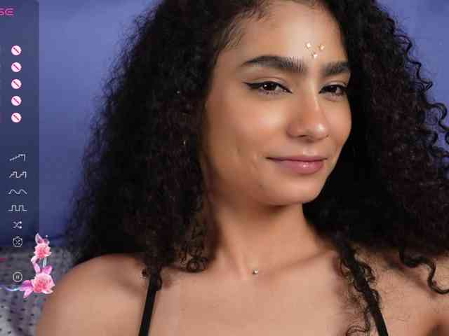 Victoria_Curly webcam