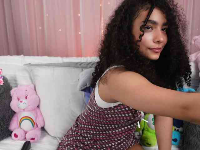 Victoria_Curly webcam