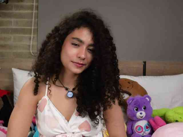 Victoria_Curly webcam