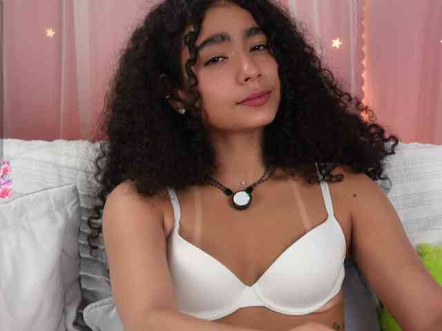 Victoria_Curly webcam