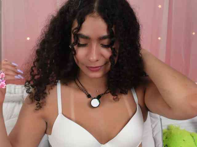 Victoria_Curly webcam