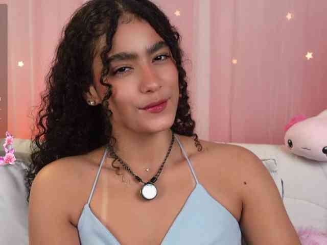 Victoria_Curly webcam