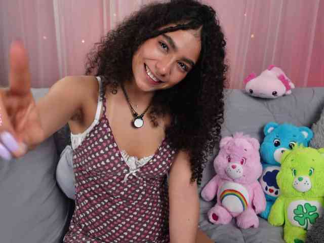 Victoria_Curly webcam