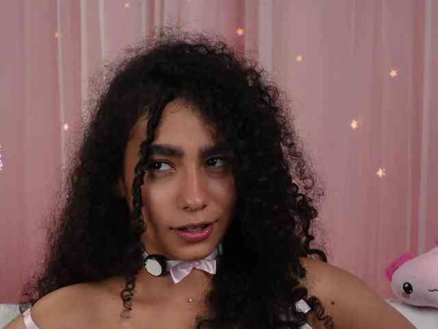 Victoria_Curly webcam